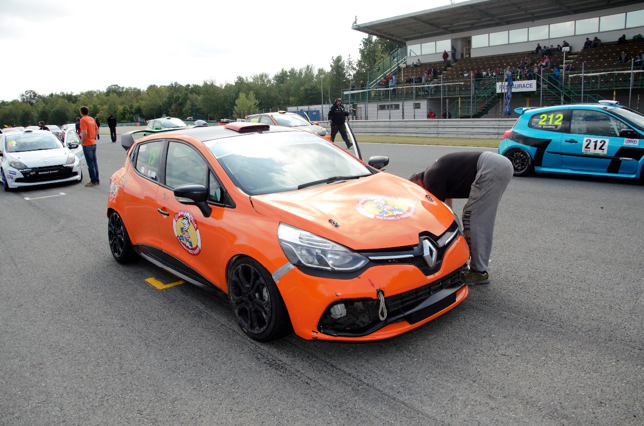 Nováčci Matthias Lodi a Václav Nimč ovládli závod Clio Cupu