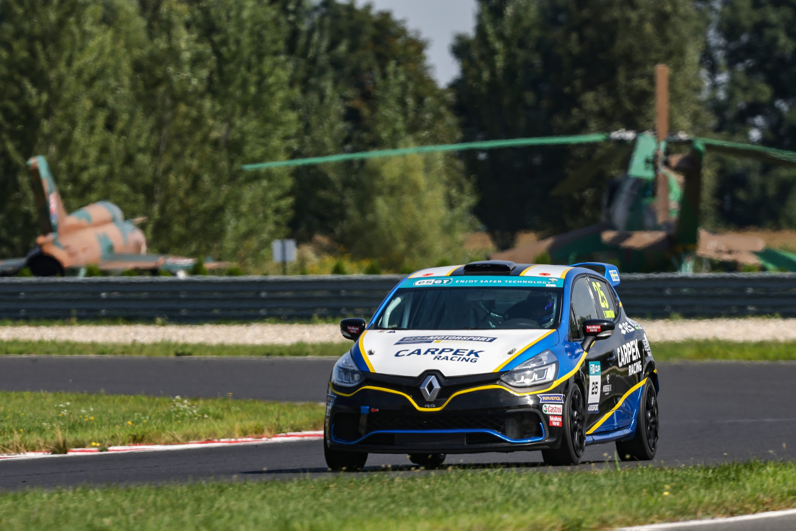Clio Cup Bohemia: Sandström is closer to the title again, triple victory for Carpek Service