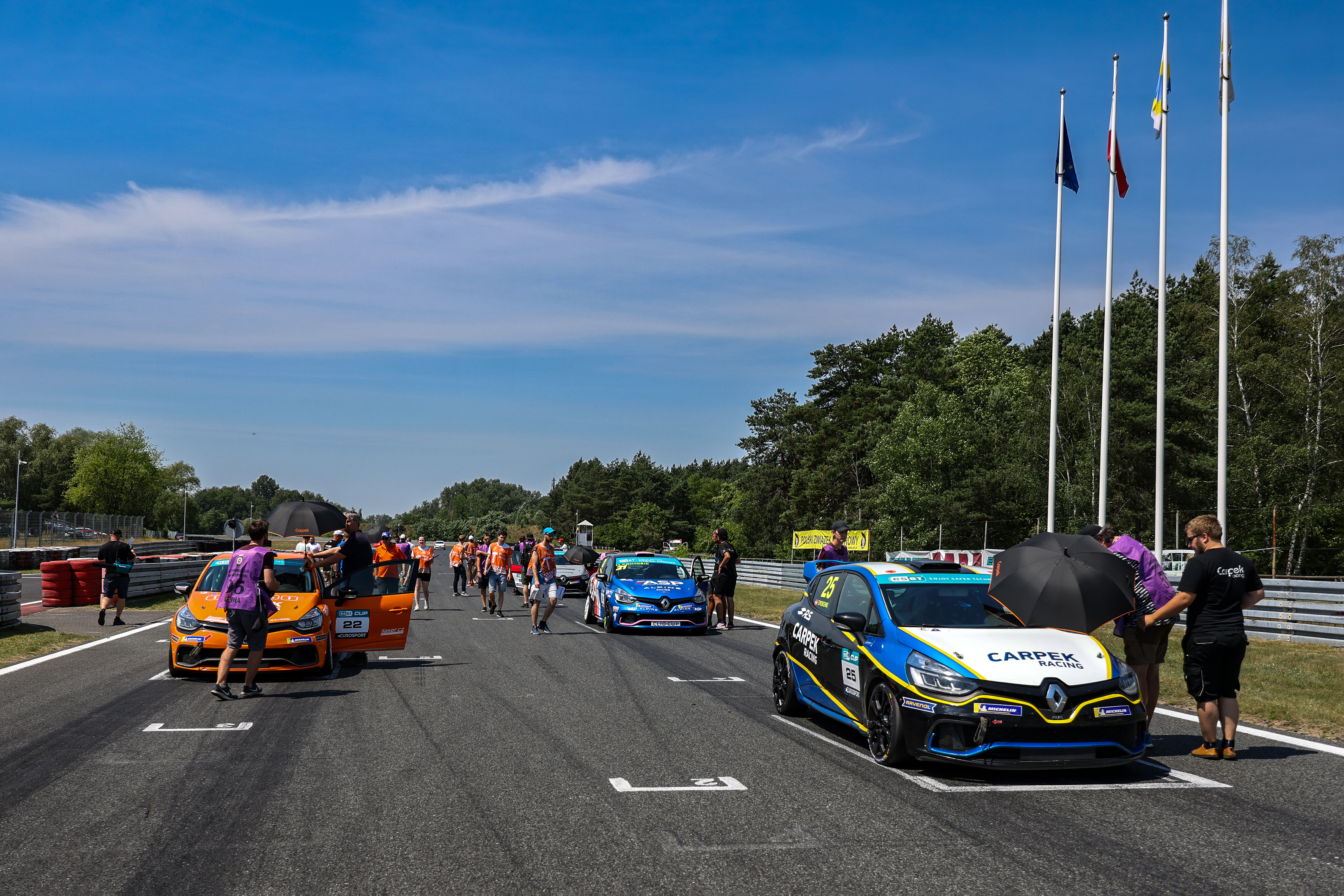 Tobias Poschik won the second race of the Clio Cup