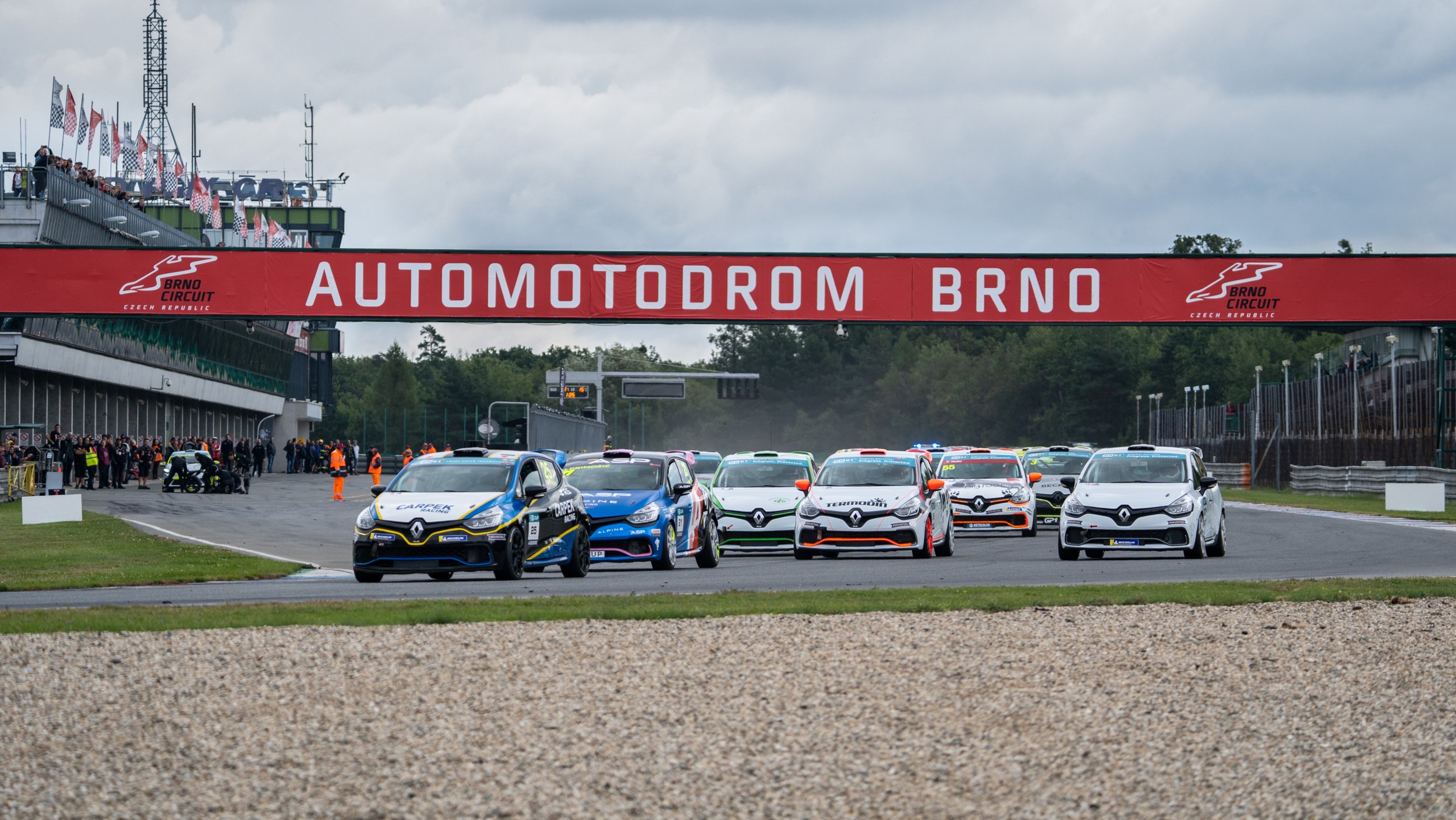 Opportunity for victory opens up in the Clio Cup at Brno