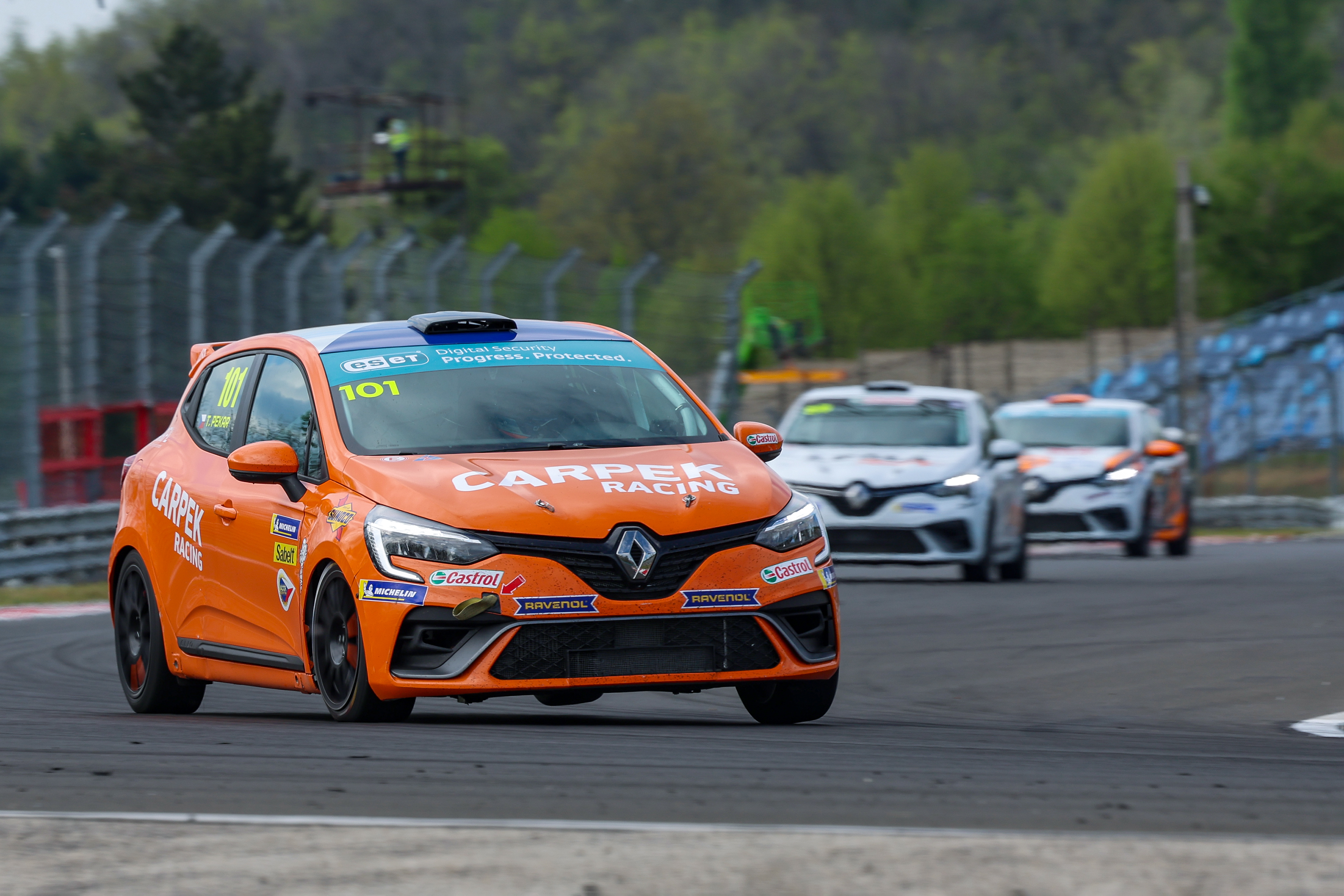 Pekař and Kadlečík to arrive at Slovakia Ring as leaders of Clio Cup