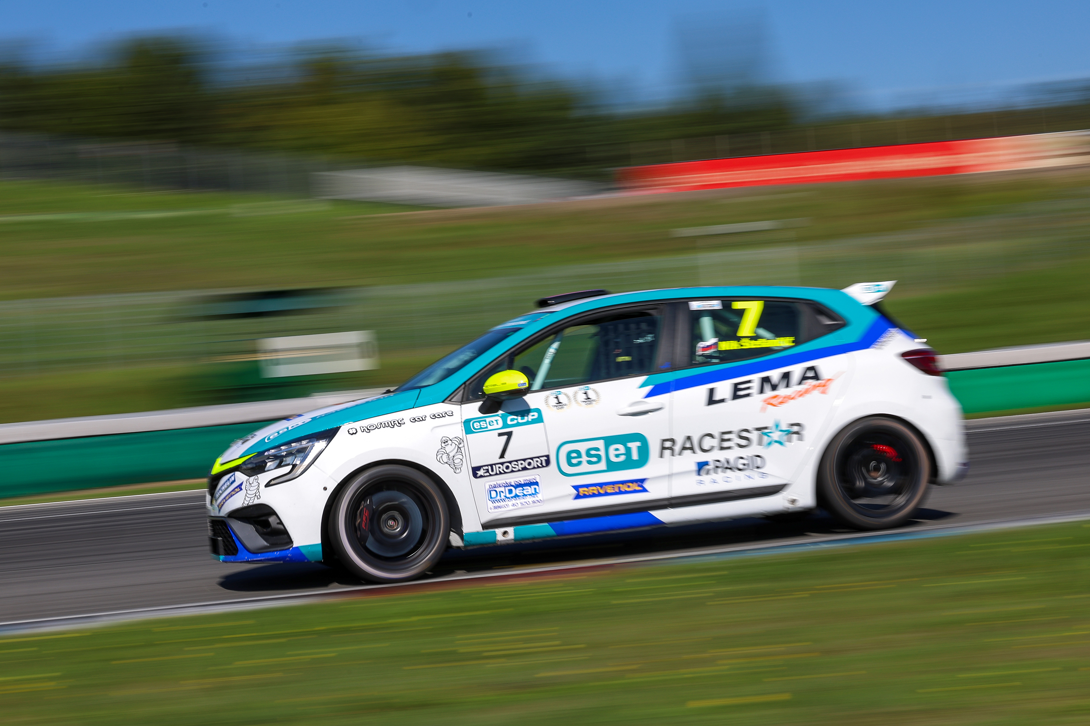 Clio Cup bids farewell to this year’s season in Brno, Lantos and Štefančič claim their first victories
