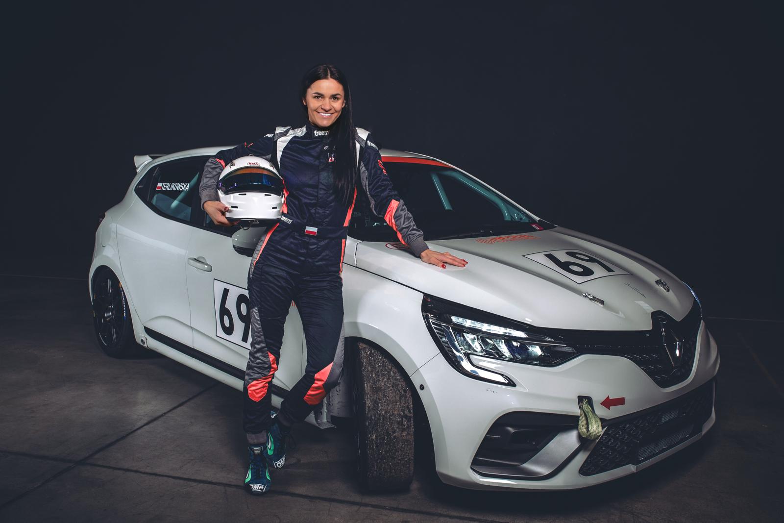 Young female drivers are going to race in the F4 CEZ, Clio Cup and Twingo Cup series